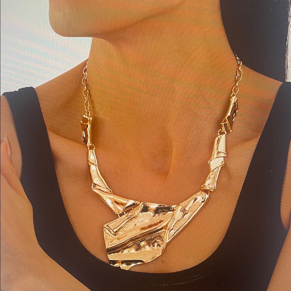 Elegant Gold Necklace for Women
